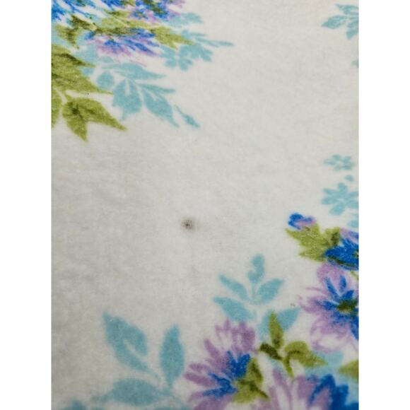 Vintage Floral Silky Trim Blanket - Picture 4 of 5